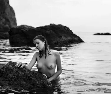 TOP 200: Girl and the sea (18+) 