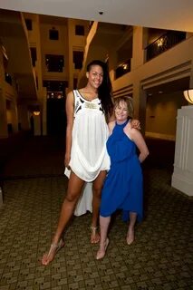 Liz Cambage Height : Liz cambage 's body appearance height, 