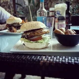 Фотографии на Badass Burgers - Закусочная с бургерами в St J