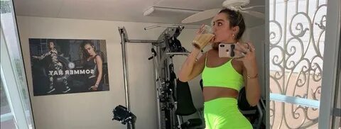 Vídeo! Sommer Ray con eso entre las piernas *y moviéndose as