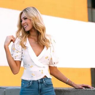 Abby Hornacek (xpost /r/hot_reporters) Fashion, Women, Smile