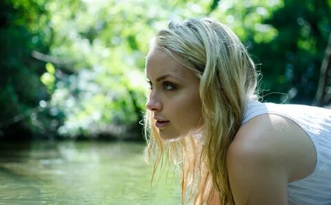 Hot TV Babe Of The Week.Rachel Skarsten 天 涯 小 筑