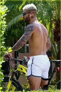 Maluma Goes Shirtless For A Bike Ride Around Miami: Photo 44