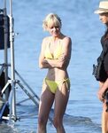 Anna Faris in Yellow Bikini On the set of Overboard -18 GotC