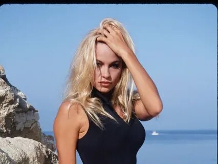 Pamela Anderson Net Worth 2021 - VoxTV