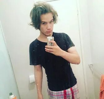 Max Stanley (maxmoefoe) Australian Youtube comedian Ian cart