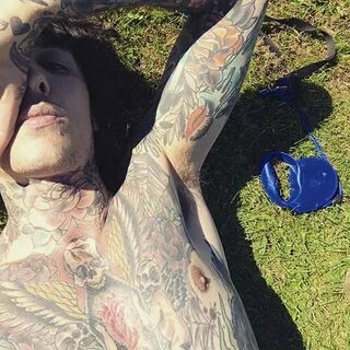 Pin on Oliver Sykes.