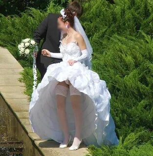 Невеста Подняла Платье