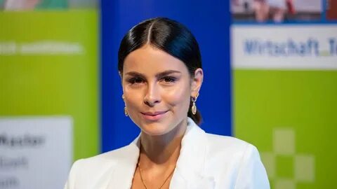Lena Meyer-Landrut confuses with photo detail - everyone imm