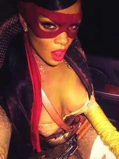 Rihanna Halloween Rihanna, Celebrity halloween costumes, Rih