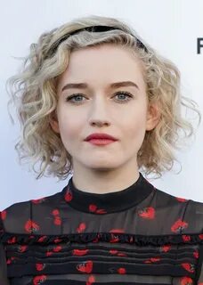 Julia Garner Short Curls - Short Hairstyles Lookbook - Style