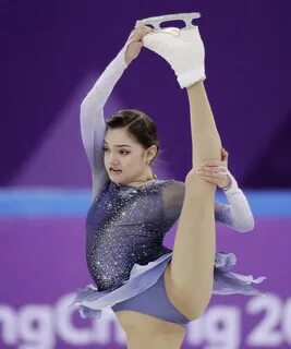 Medvedeva dominates, but Canada leads team competition Russi
