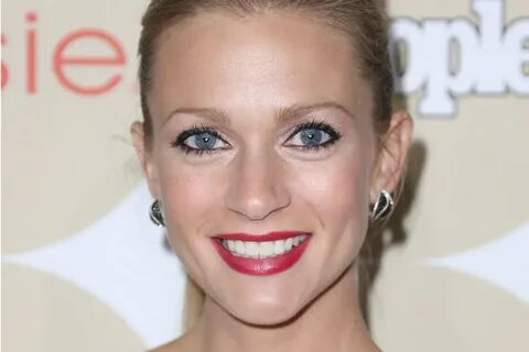 A.J. Cook - Net Worth, Salary, Age, Height, Weight, Bio, Fam