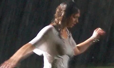 Jennifer Love Hewitt See Thru Wet T-Shirt & No Bra