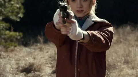 Red jacket Nancy Wheeler (Natalia Dyer) in STRANGER THINGS S