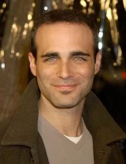 Brian Bloom - Childric d'Essoms (Described as tall with dark