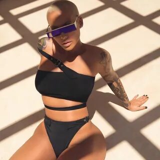 Amber Rose on Instagram: "Who's coming to #ARSW18 ? @iconswi