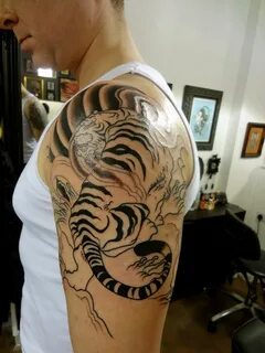 japanese tiger tattoo Sleeve tattoos, Tattoo sleeve men, Hal