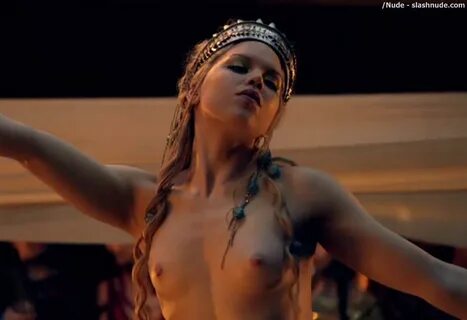 Extras Bring Extended Orgy Of Nude Women To Spartacus - Phot