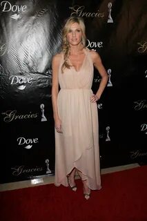 Sexy sports commentator and TV presenter Erin Andrews looks like a goddess ...