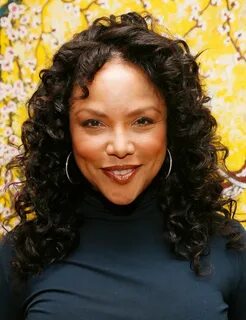 More Pics of Lynn Whitfield Medium Curls (3 of 7) - Lynn Whi