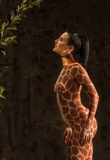 Giraffe Woman Stretches Her Neck With Rings For 5 Years And 