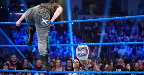 SmackDown highlights: New women’s title contender, Reigns vs