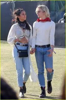 R5's Ross Lynch & Courtney Eaton Couple Up For First Day of 