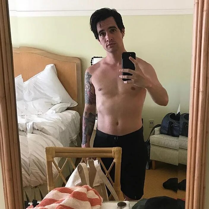 Brendon Urie 💗 в Instagram: "YESSS he finally posted