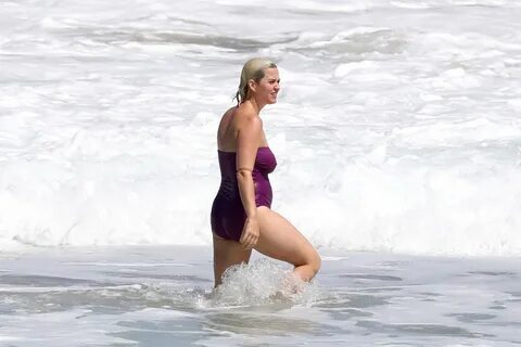 Katy Perry - In a bikini on vacation in Hawaii-03 GotCeleb