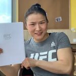 Weili Zhang преподписа с UFC - MMA.BG