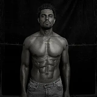 Shirtless Bollywood Men: Randeep Hooda