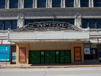 File:Capitol Theater marquee - Davenport, Iowa.JPG - Wikimed