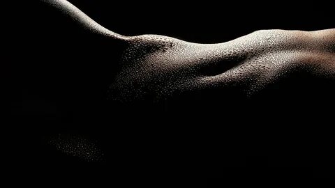 High Contrast Nude Photography - How to light and shoot body