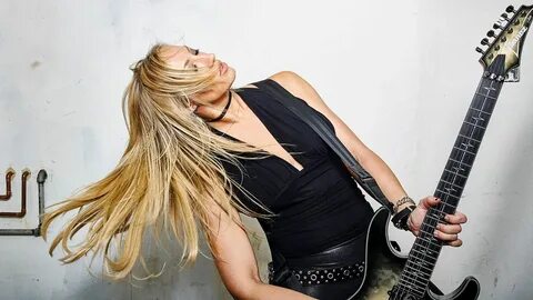 Nita Strauss shows you how to sweep pick on guitar Guitar Wo