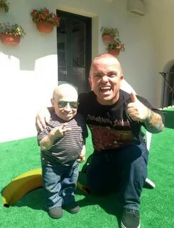 Verne Troyer & Jason Acuña (AKA Wee Man from Jackass) - Imgu