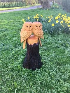 Pair of chainsaw carved owls Chainsaw carving, Wood art diy,