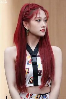 #Seoyeon #fromis_9 #서연 #프로미스나인 Red hair kpop girl, Hair styl