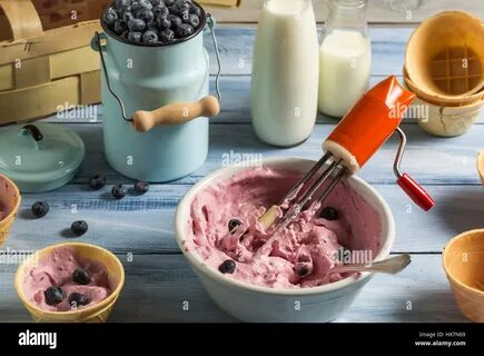 Homemade ice cream churn hi-res stock photography and images - Alamy