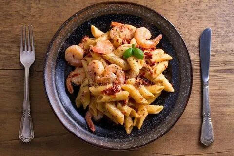 Shrimp Pasta with Sun Dried Tomatoes and Basil in Creamy Moz