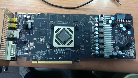 AMD R9 280X met rare vloeistof/olie op het pcb - Videokaarte