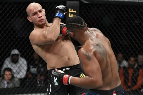 Junior dos Santos regrets defending too much, not attacking 