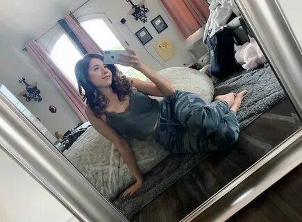 Pokimane Naked and Sexy Photo Collection - Leaked Diaries
