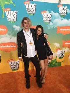 Tyler Wilson and Kelli Berglund Kids choice award, Kelli ber