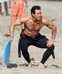 Cele bitchy 'Mark-Paul Gosselaar shirtless on the beach is a