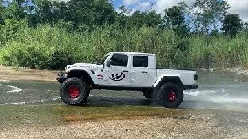 Jeep Gladiator on 40s with 5.29 Nitro Gear First Test Water 