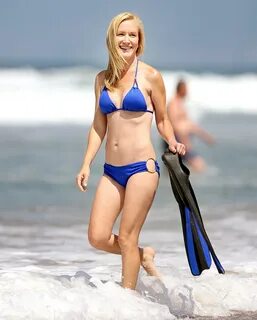 Angela Kinsey looks amazing in a bikini - Imgur