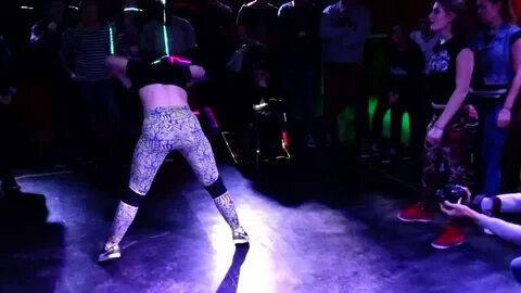 Wipe Your Shoes Battle \ Twerk \ Ms.Helen VS Natalie Lynx - 