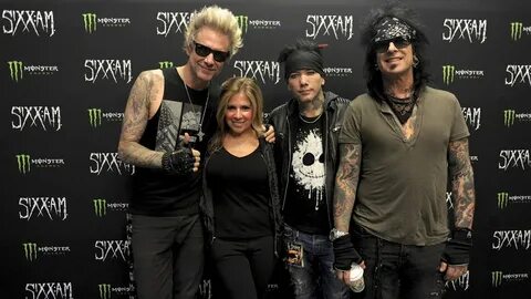 WDHA's Box Of Rock with Sixx A.M. - YouTube