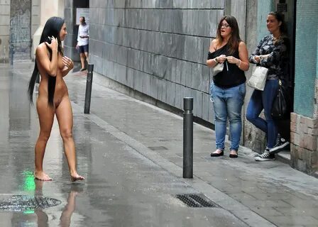 Amazing Hot Babe Antonia Naked On Public Streets - labohemie